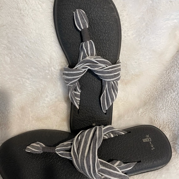 Sandals - Picture 2 of 2